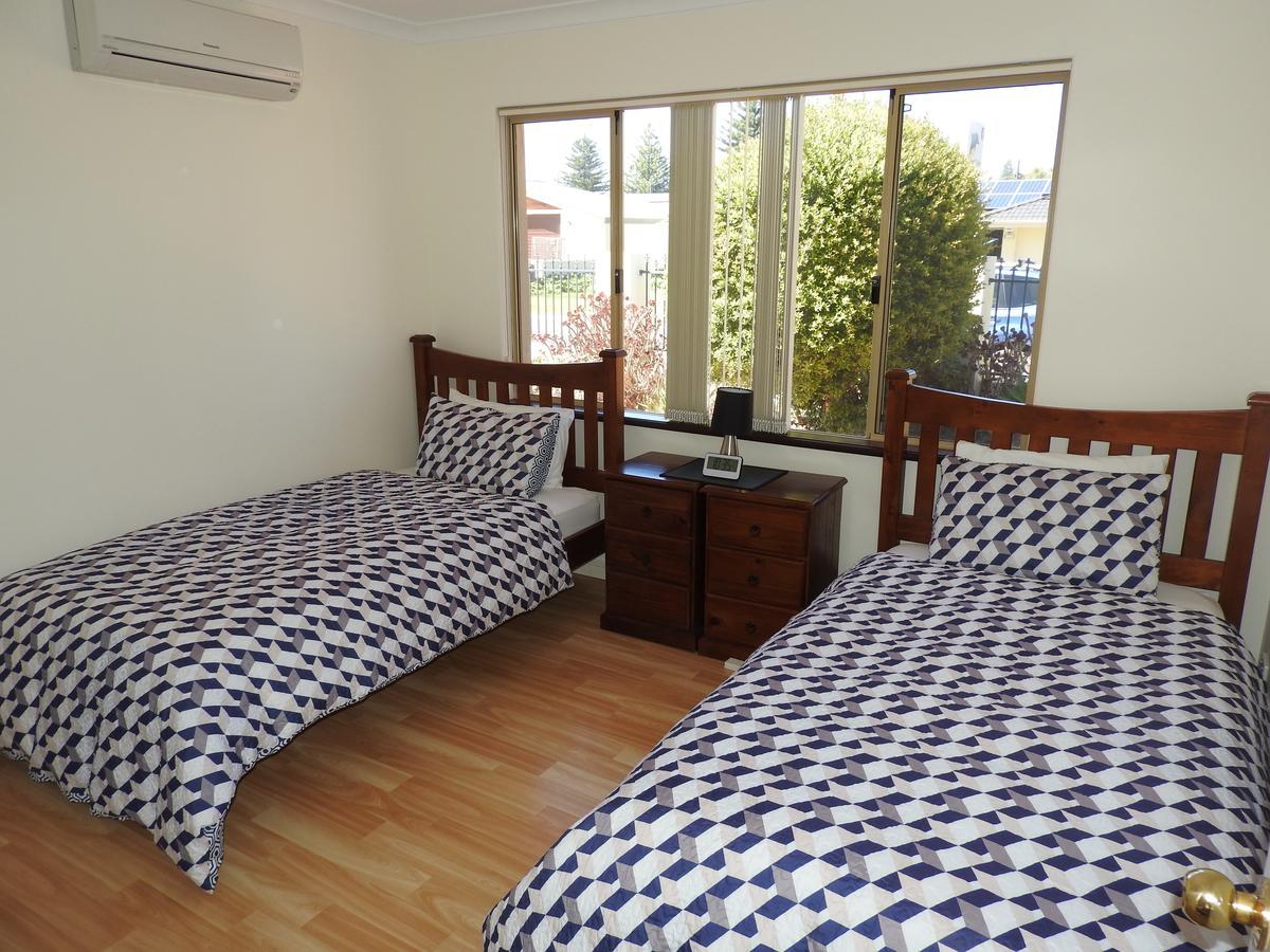 The Royal Dolphin Bed & Breakfast Safety Bay Rockingham Kültér fotó